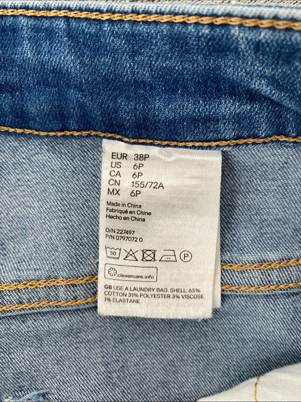 H&M Wide-Leg Crop Jeans in Medium Blue Wash Size 6P - Picture 8 of 8